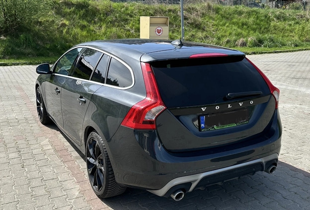 Volvo V60 cena 46500 przebieg: 260000, rok produkcji 2014 z Olsztyn małe 232
